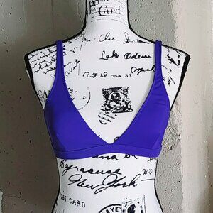 NWOT Blue Triangle Swimsuit Top (Small)